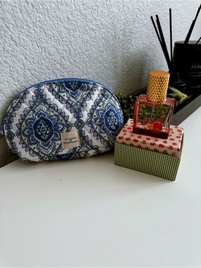 Vera Bradley x Bath and Body Blue Paisley Quilted Cosmetic Pouch